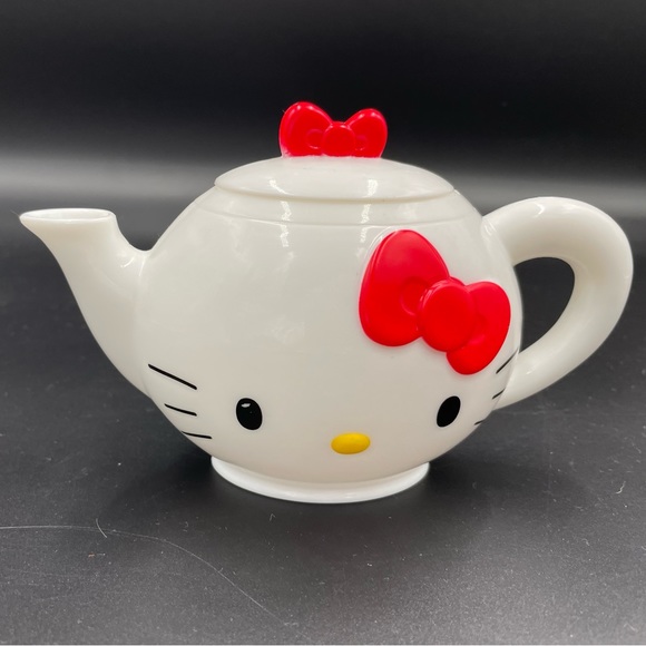 Hello Kitty Other - Hello kitty 4 inch play teacup Collectible Toy